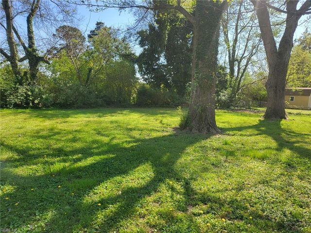 120 Schooner DR, Newport News, VA 23602