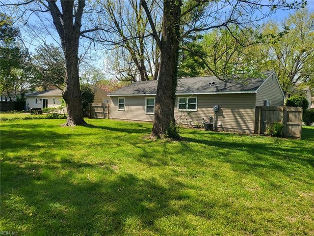 120 Schooner DR, Newport News, VA 23602