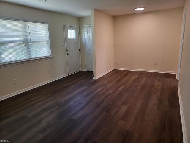 120 Schooner DR, Newport News, VA 23602