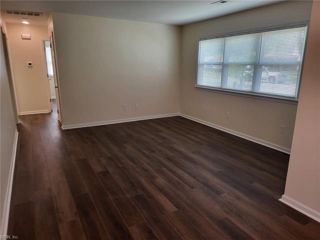 120 Schooner DR, Newport News, VA 23602