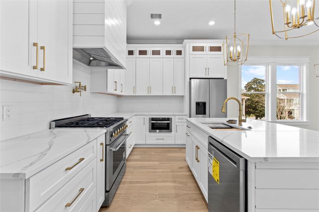 506 Pine Road, Kemah, TX 77565