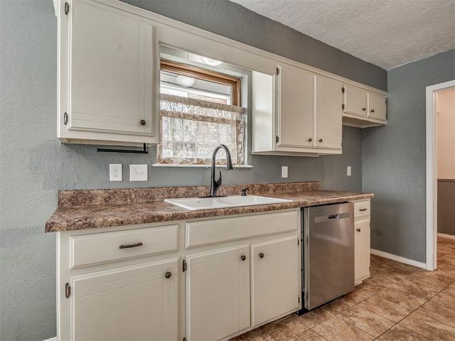 3828 Skyward Circle, Yukon, OK 73099