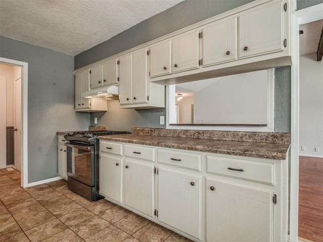 3828 Skyward Circle, Yukon, OK 73099