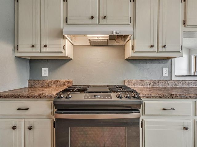 3828 Skyward Circle, Yukon, OK 73099