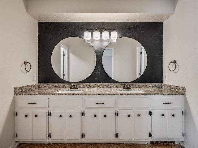 3828 Skyward Circle, Yukon, OK 73099
