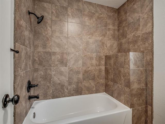 3828 Skyward Circle, Yukon, OK 73099