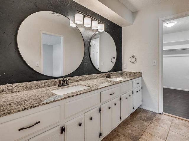 3828 Skyward Circle, Yukon, OK 73099