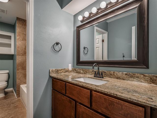 3828 Skyward Circle, Yukon, OK 73099