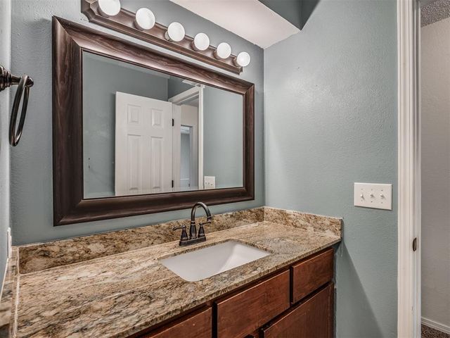 3828 Skyward Circle, Yukon, OK 73099