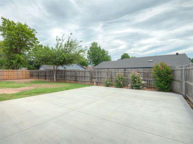 3828 Skyward Circle, Yukon, OK 73099