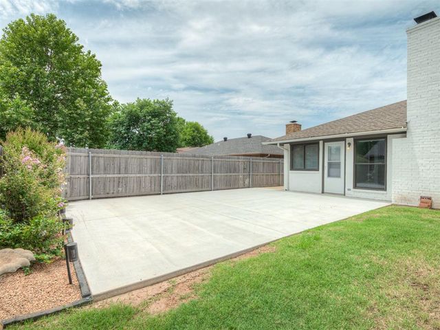 3828 Skyward Circle, Yukon, OK 73099