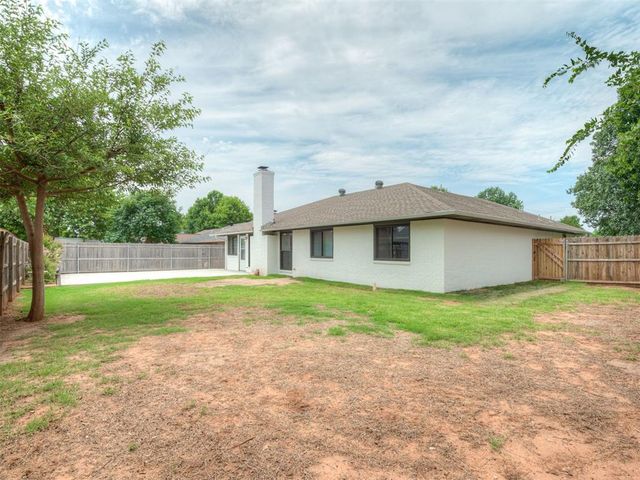 3828 Skyward Circle, Yukon, OK 73099