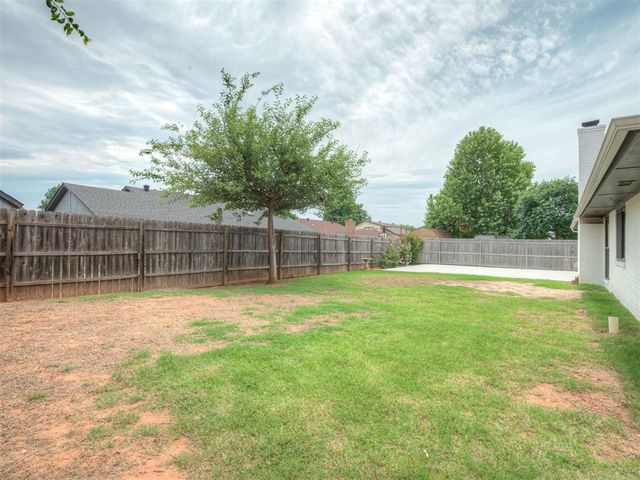 3828 Skyward Circle, Yukon, OK 73099