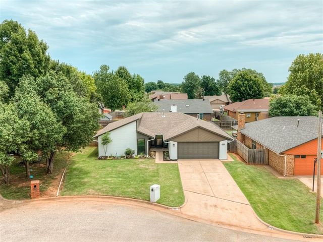 3828 Skyward Circle, Yukon, OK 73099