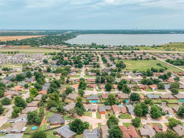 3828 Skyward Circle, Yukon, OK 73099
