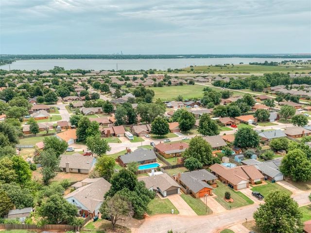 3828 Skyward Circle, Yukon, OK 73099