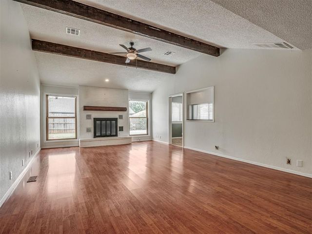 3828 Skyward Circle, Yukon, OK 73099
