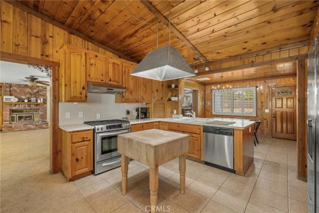 7788 Columbine, Oak Hills, CA 92344