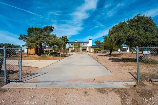 7788 Columbine, Oak Hills, CA 92344