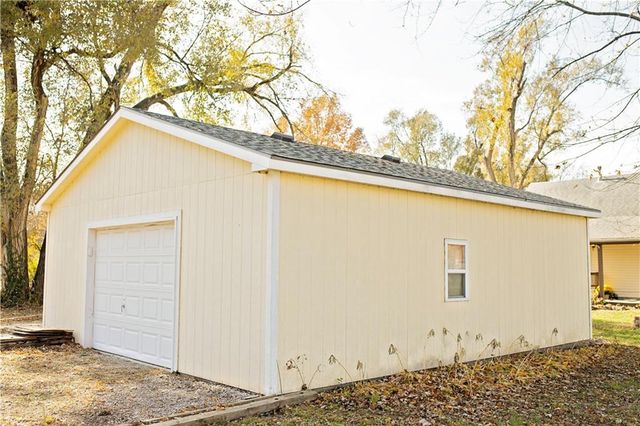 603 S Sycamore Street, Ottawa, KS 66067