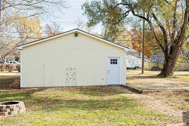 603 S Sycamore Street, Ottawa, KS 66067