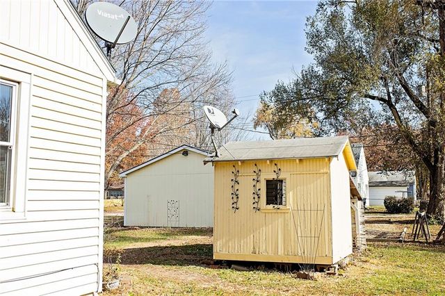 603 S Sycamore Street, Ottawa, KS 66067