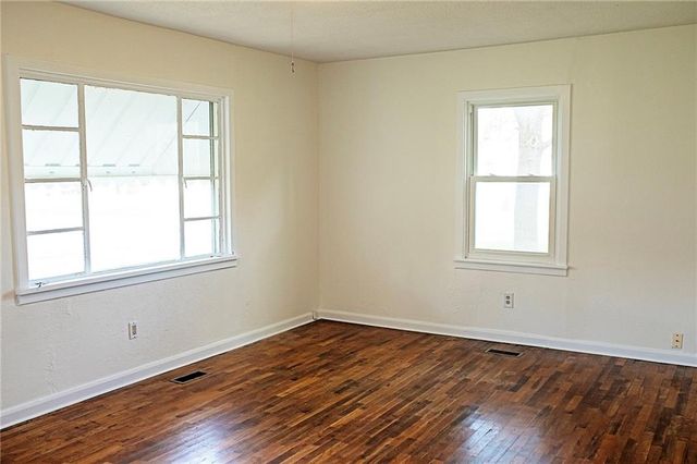 603 S Sycamore Street, Ottawa, KS 66067