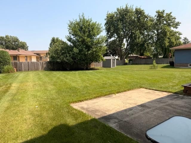 6811 Carpenter Streets, Downers Grove, IL 60516