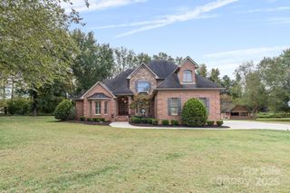 9711 Arlington Oaks Drive, Charlotte, NC 28227