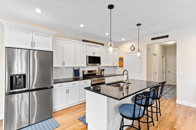 9 Sunflower Way, Plymouth, MA 02360