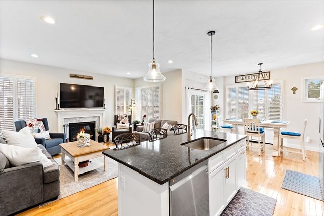 9 Sunflower Way, Plymouth, MA 02360