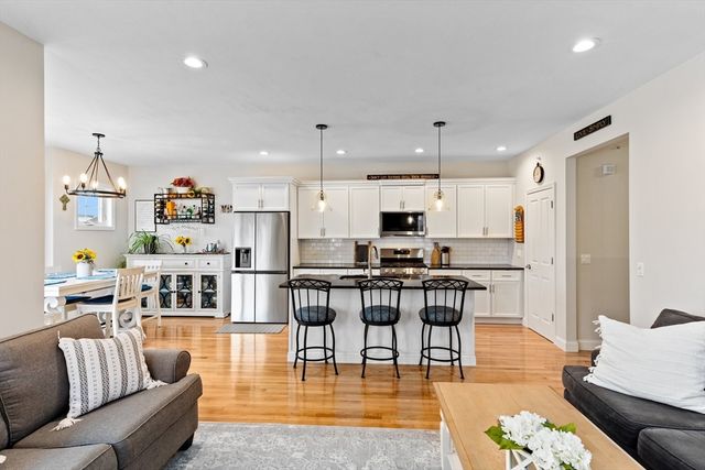 9 Sunflower Way, Plymouth, MA 02360