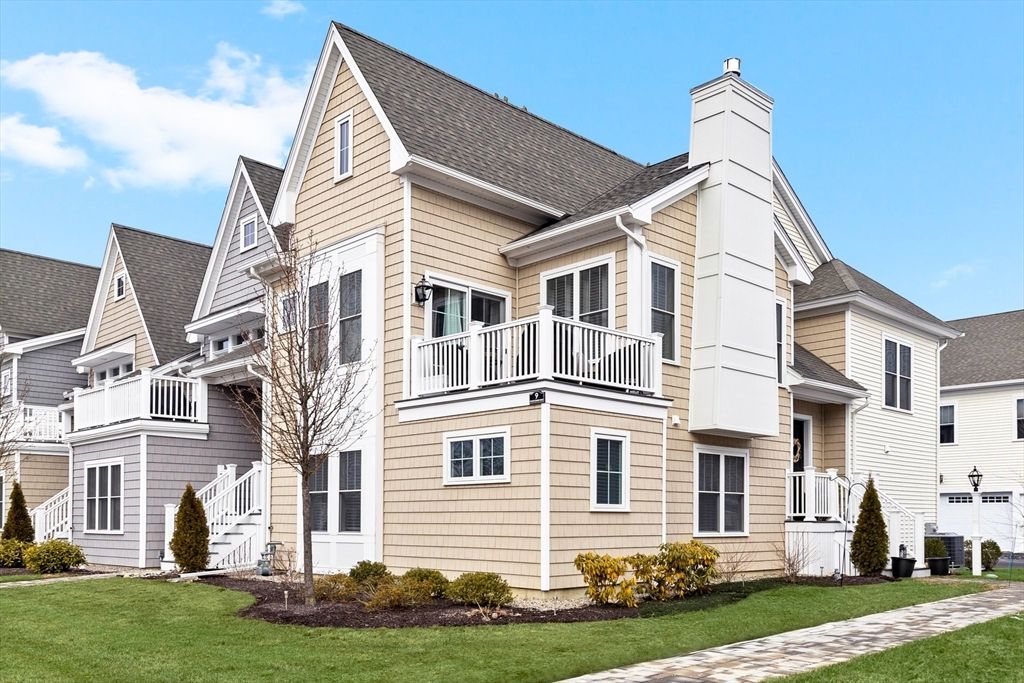 9 Sunflower Way, Plymouth, MA 02360