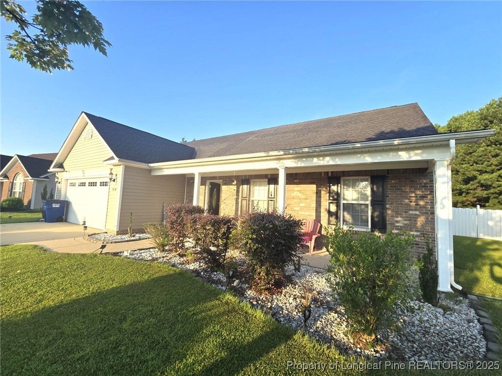 318 Collinwood Drive, Raeford, NC 28376