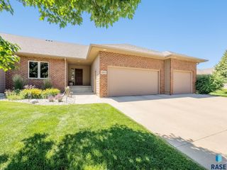 5809 S Nature Run Pl, Sioux Falls, SD 57108