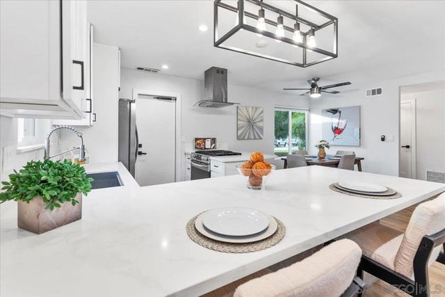 9737 Roe Dr, Santee, CA 92071