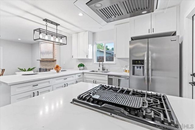 9737 Roe Dr, Santee, CA 92071