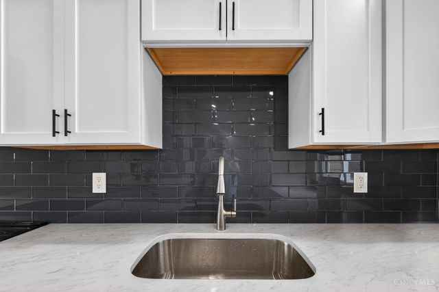 60 S Orchard Circle, Blanchester, OH 45107