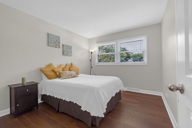 1320 Deerfield Place, Highland Park, IL 60035