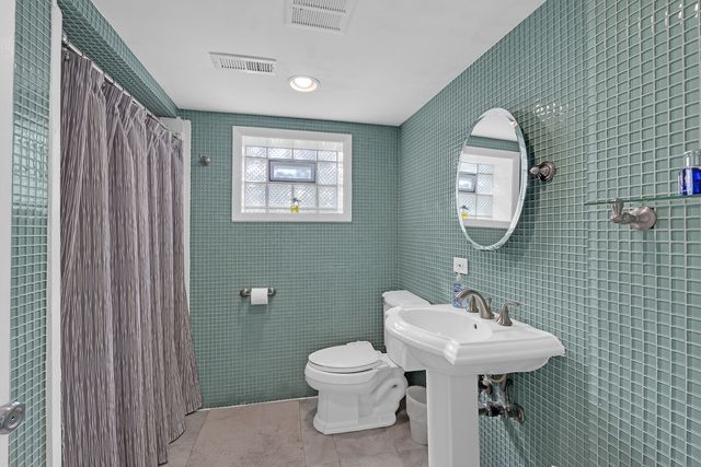 1320 Deerfield Place, Highland Park, IL 60035