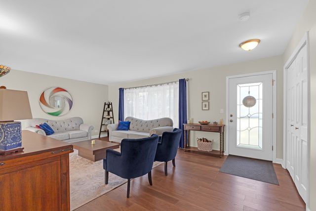 1320 Deerfield Place, Highland Park, IL 60035