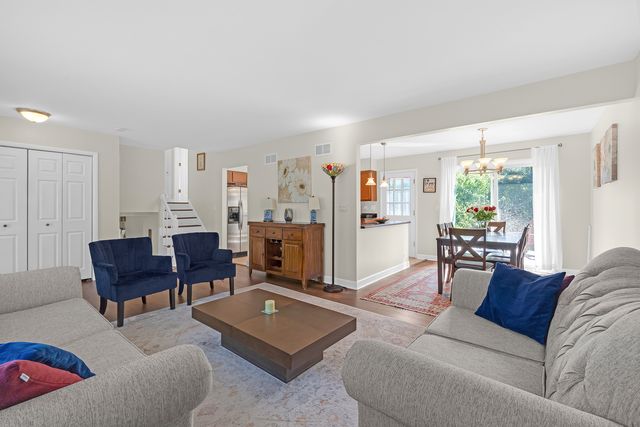 1320 Deerfield Place, Highland Park, IL 60035