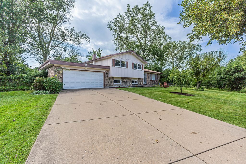 1320 Deerfield Place, Highland Park, IL 60035