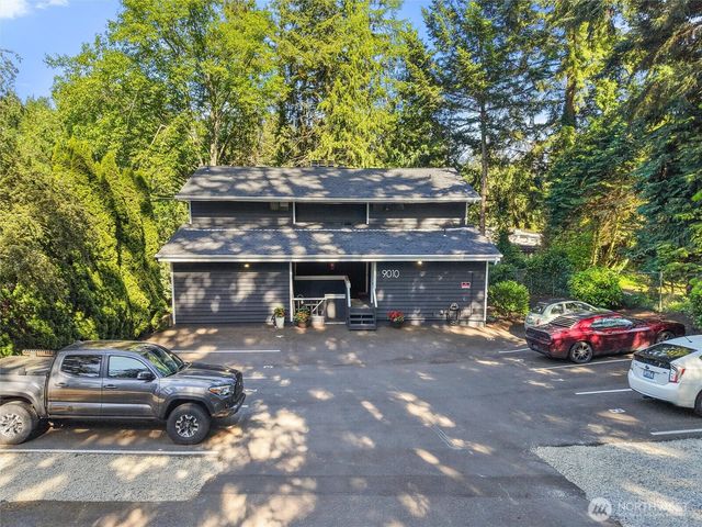 9010 236th Street SW, Edmonds, WA 98026