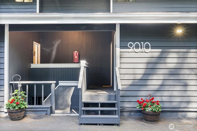 9010 236th Street SW, Edmonds, WA 98026