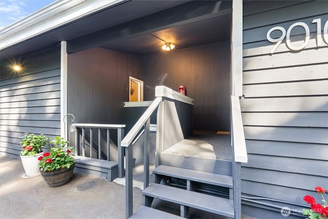 9010 236th Street SW, Edmonds, WA 98026