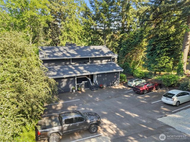 9010 236th Street SW, Edmonds, WA 98026