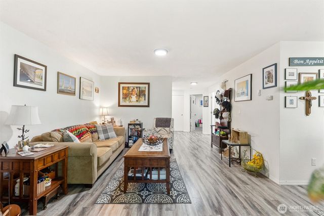 9010 236th Street SW, Edmonds, WA 98026
