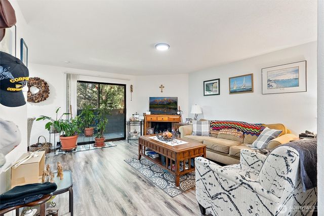 9010 236th Street SW, Edmonds, WA 98026