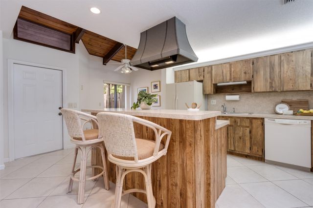 450 Briarwood Cir 2, Hollywood, FL 33024